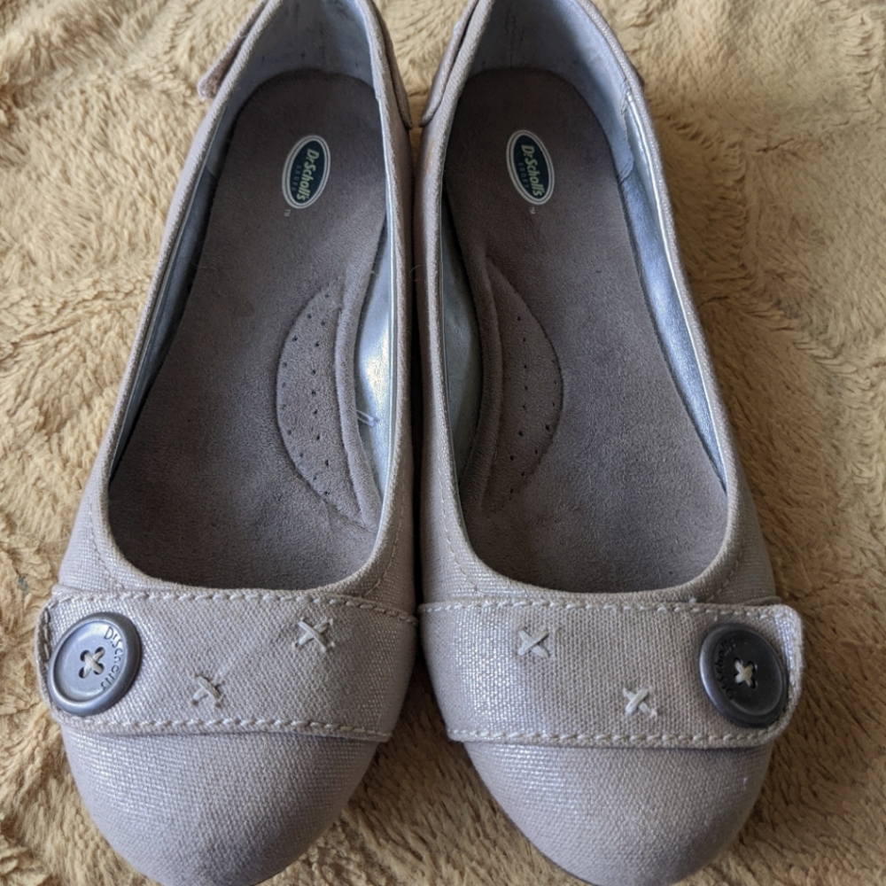 Dr Scholl's Button Flats in Cream